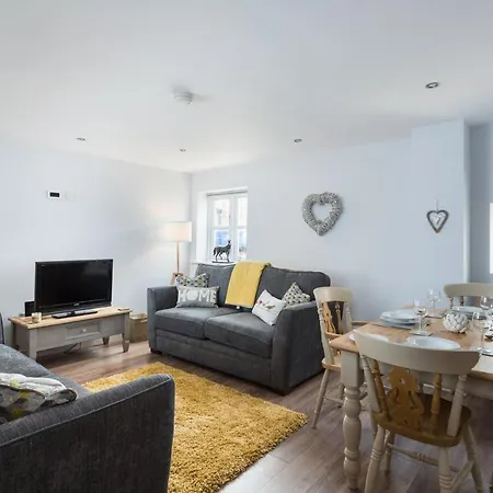 'dove Cottage' Modern And Cosy شقة
